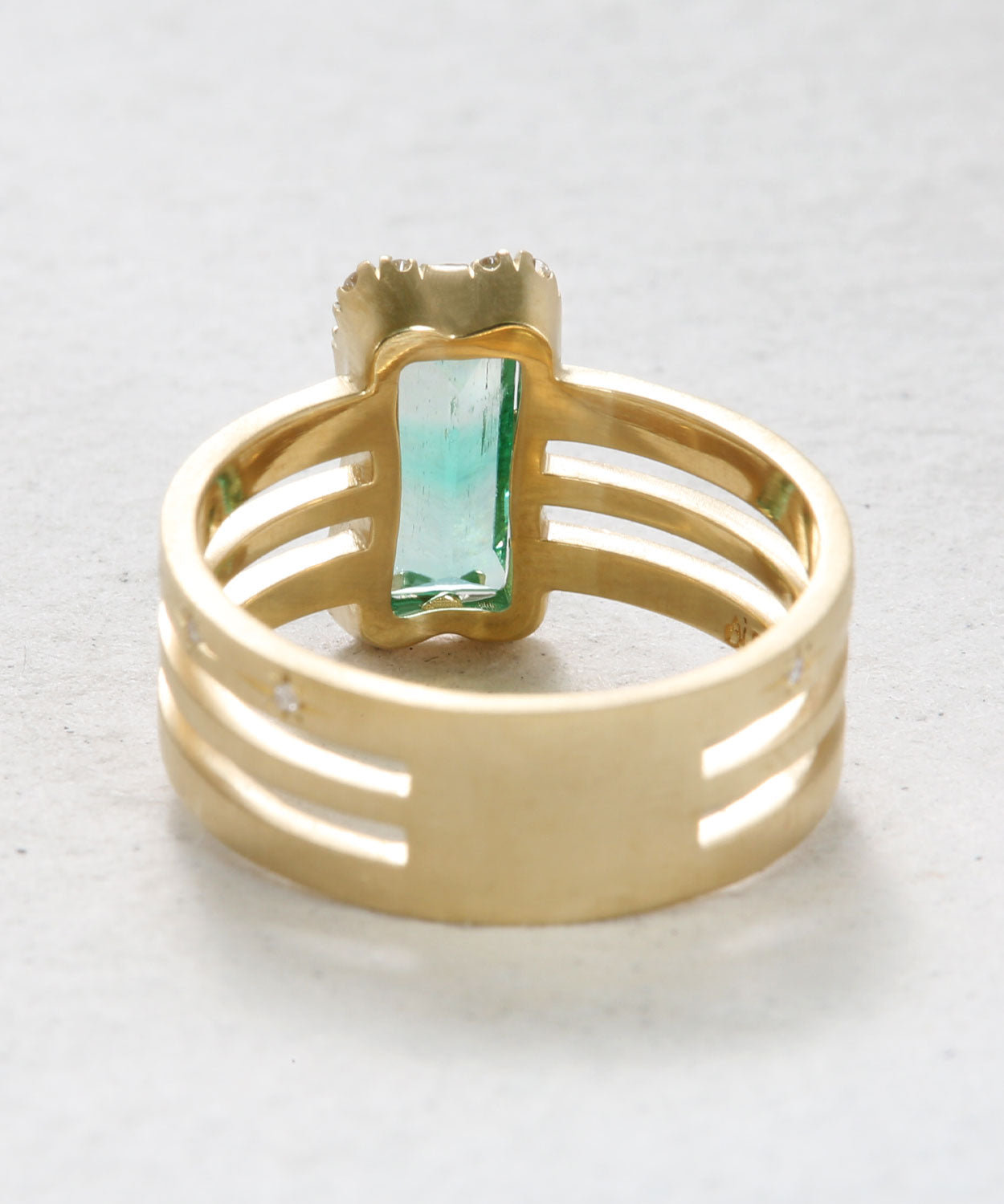 Angelio 1.07 Emerald Ring